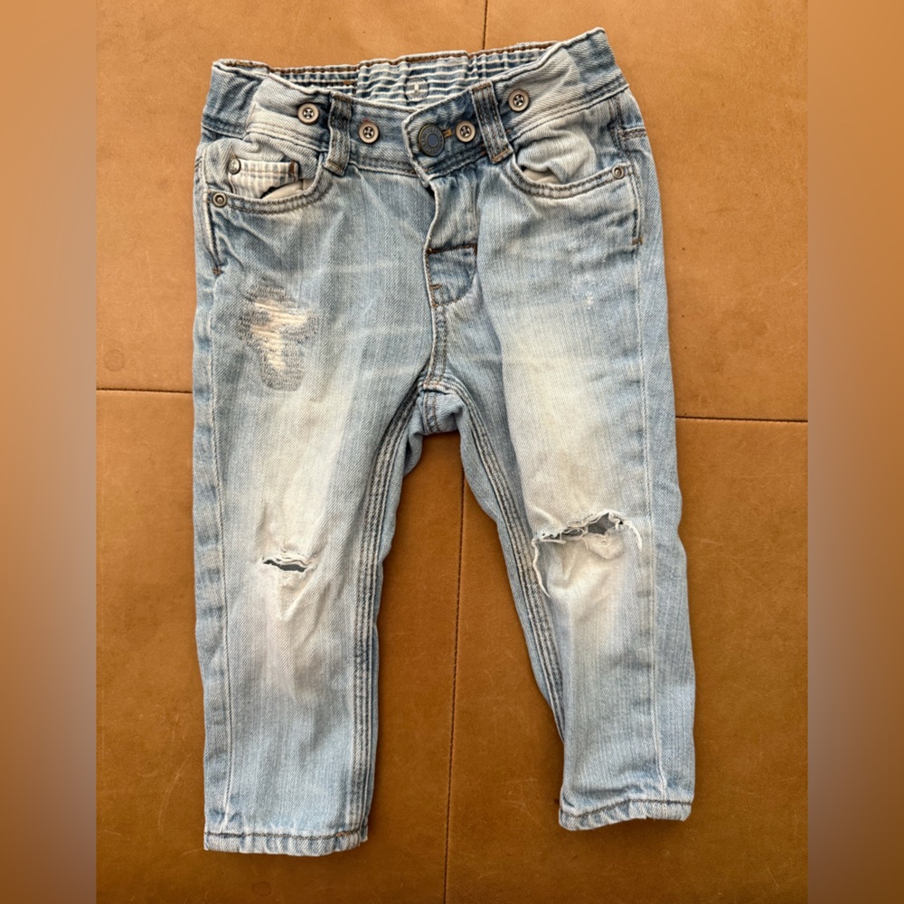 💙$5 FLASH SALE💙 H&M Distressed Jeans 6-9M
